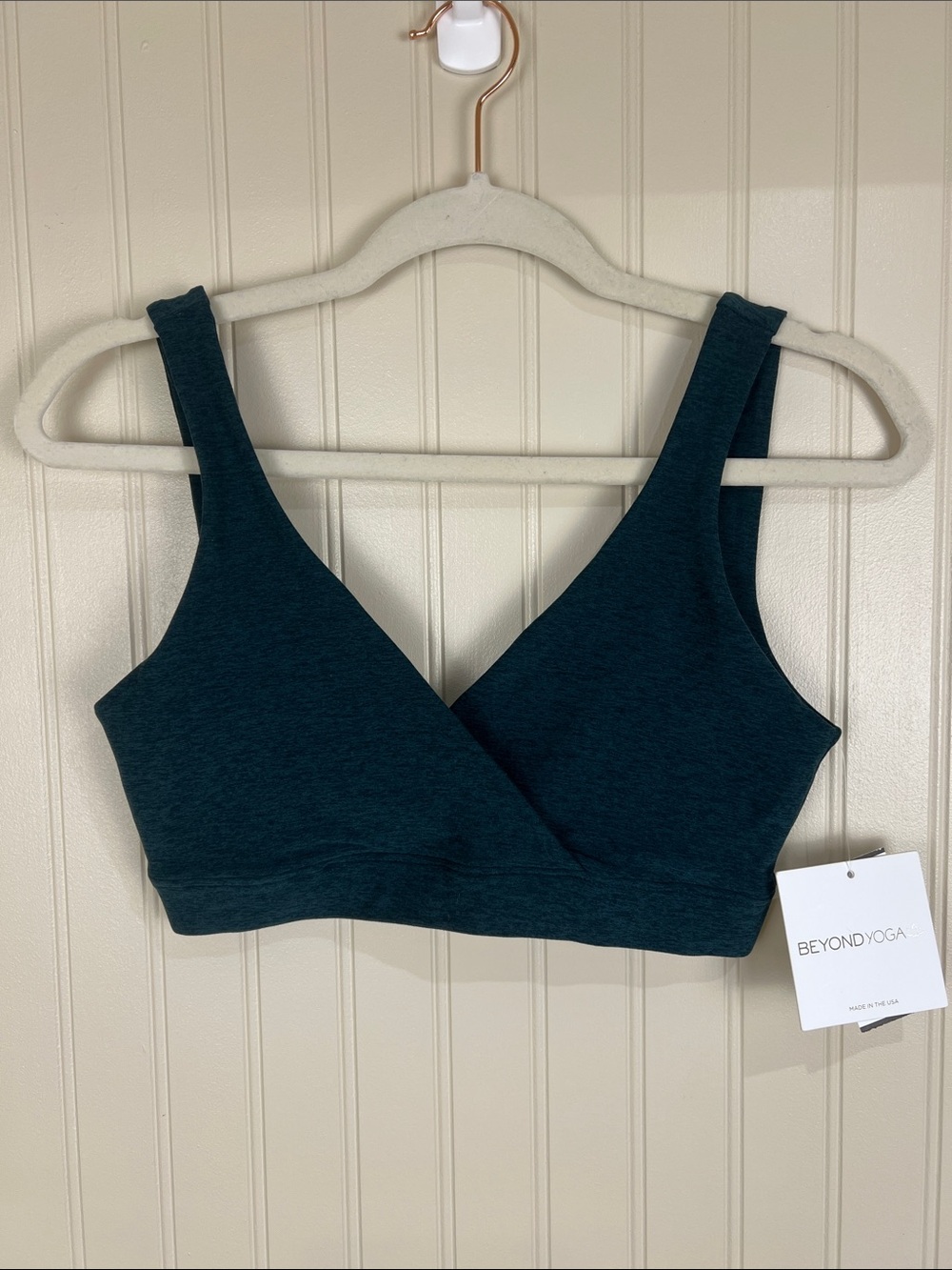 NWT Beyond Yoga Spacedye Crossover Bra Green Heather Size Small